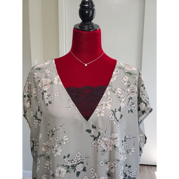 Torrid Women's Lightweight Gray floral Print Sleeveless V-Neck Size 1 (1X) 1340 - Picture 2 of 11